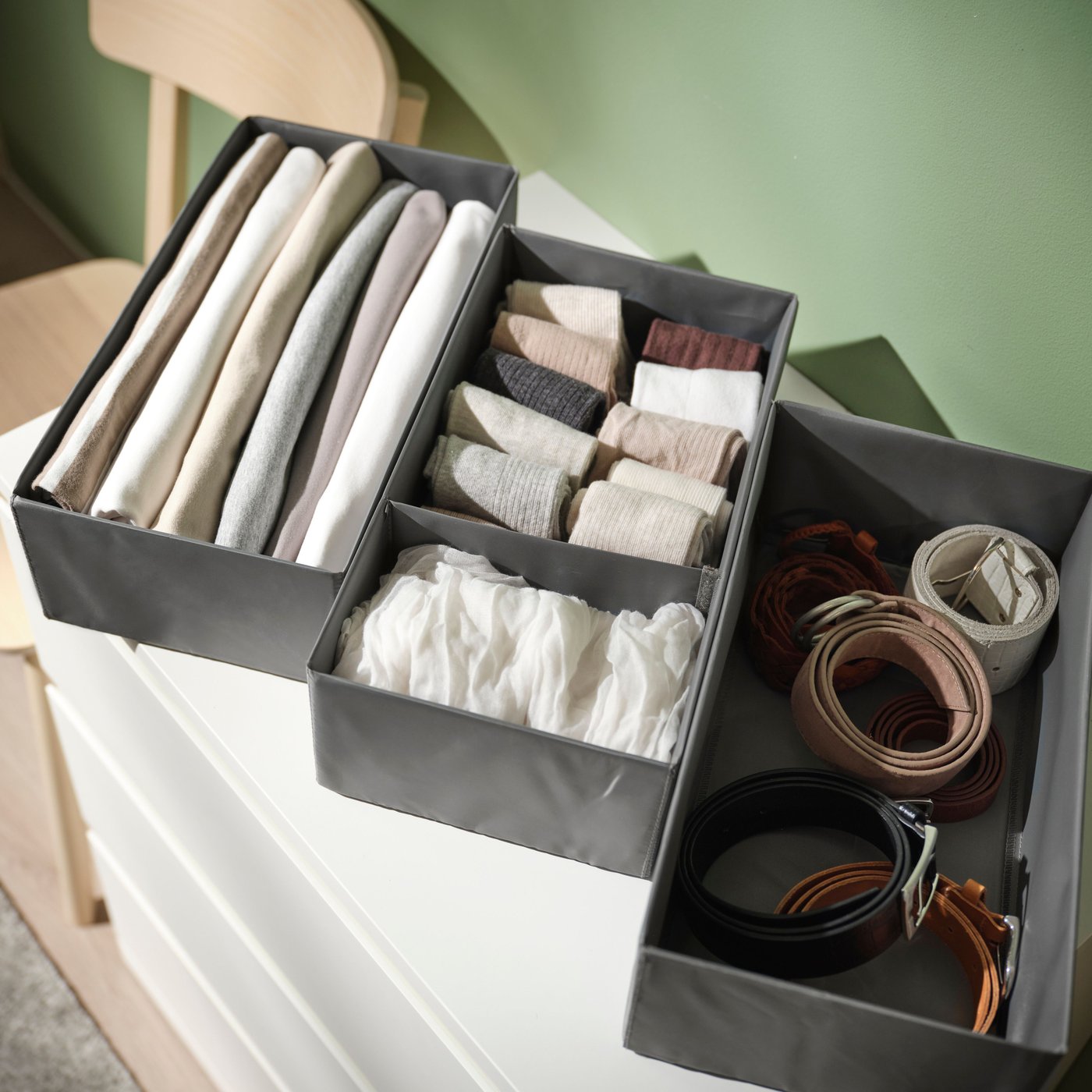 A dark grey SKUBB box